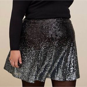 Torrid size:2, black/ silver ombre, skater sequence skirt